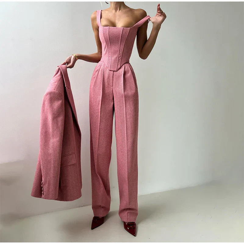 Sarah - Stile e Potere in Unico Outfit
