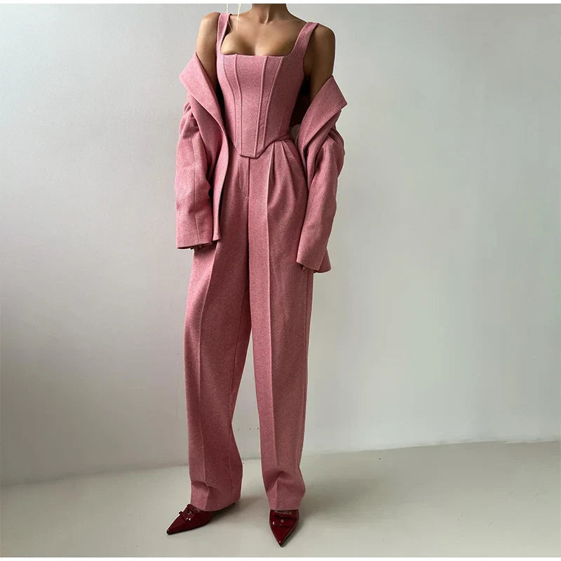 Sarah - Stile e Potere in Unico Outfit