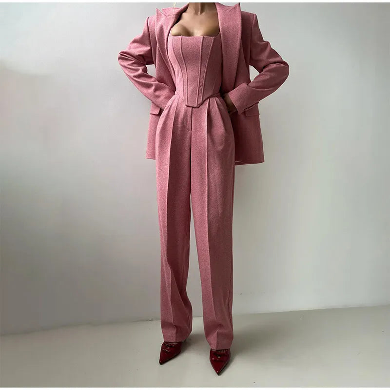 Sarah - Stile e Potere in Unico Outfit