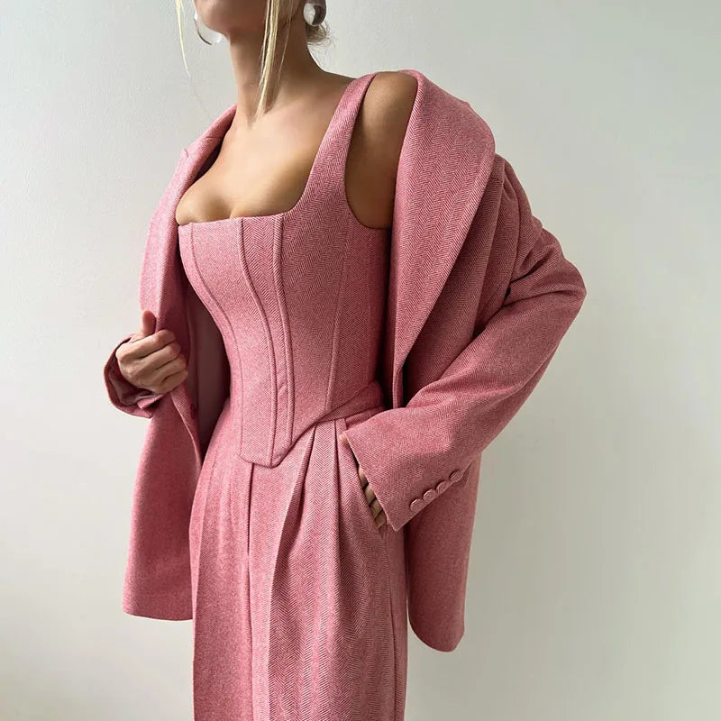 Sarah - Stile e Potere in Unico Outfit