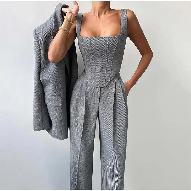 Sarah - Stile e Potere in Unico Outfit