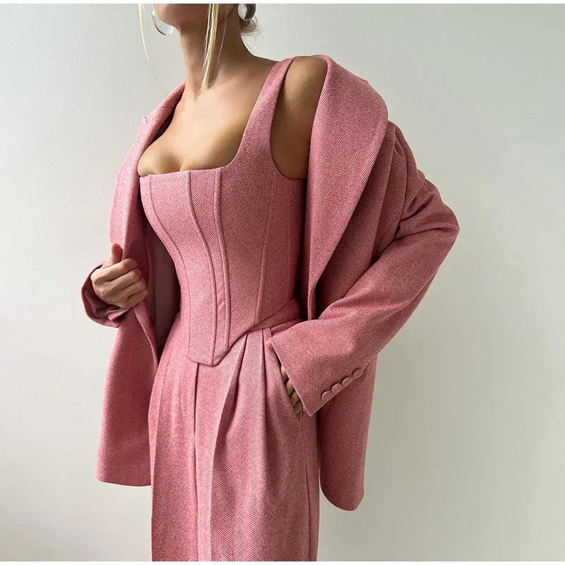 Sarah - Stile e Potere in Unico Outfit