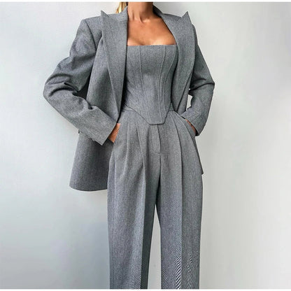Sarah - Stile e Potere in Unico Outfit